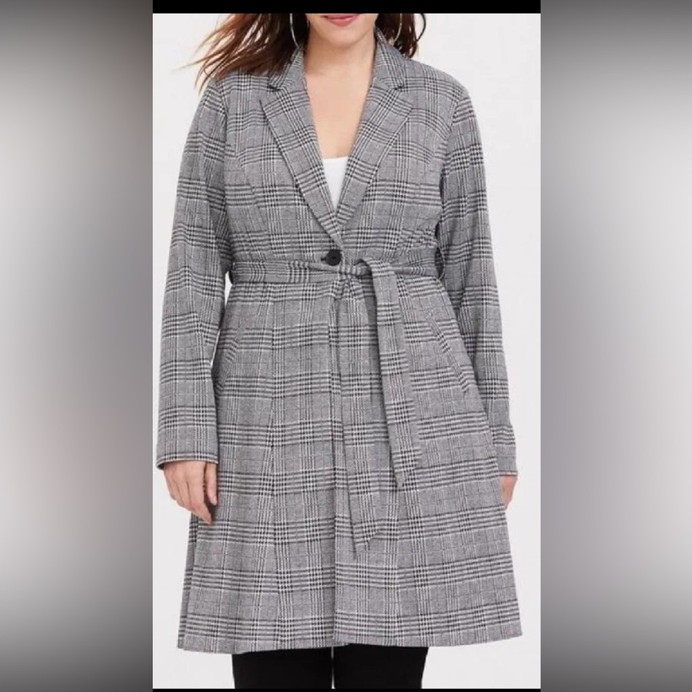 Torrid Knee Length Black White and Grey Plaid Anorak Trench Coat.‎ Size 2